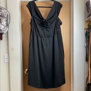 NWT! Bloom Chic Black Dress w Removable Flower Accent and Pockets! - size 18-20